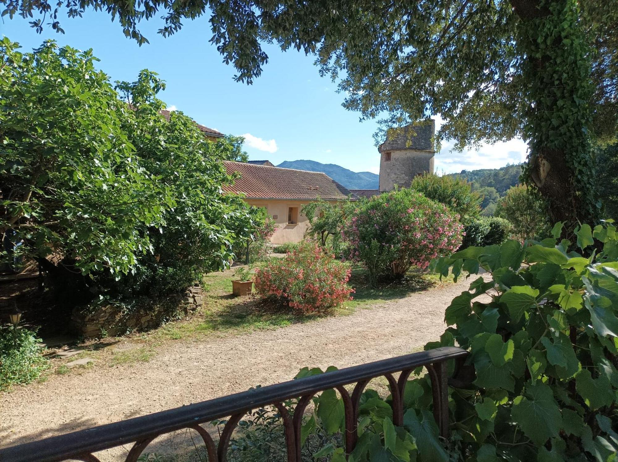 Château de Colombières sur Orb Extérieur photo