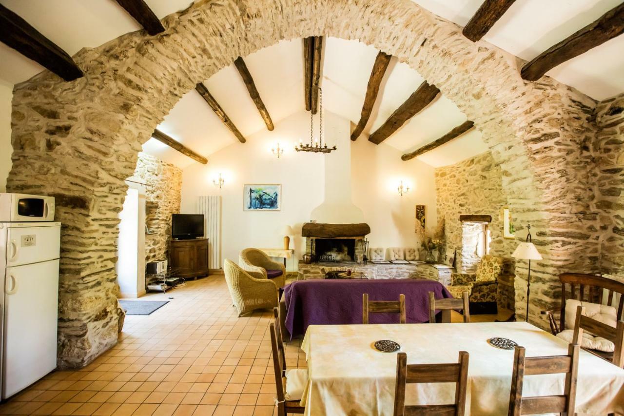 Château de Colombières sur Orb Extérieur photo